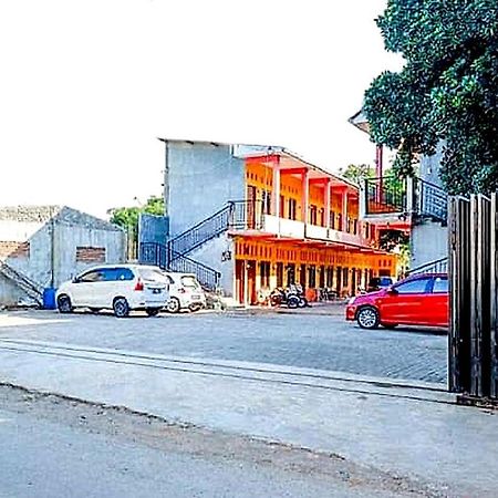 Oyo 91476 Srikaya Hotel 3 Pekalongan Buitenkant foto