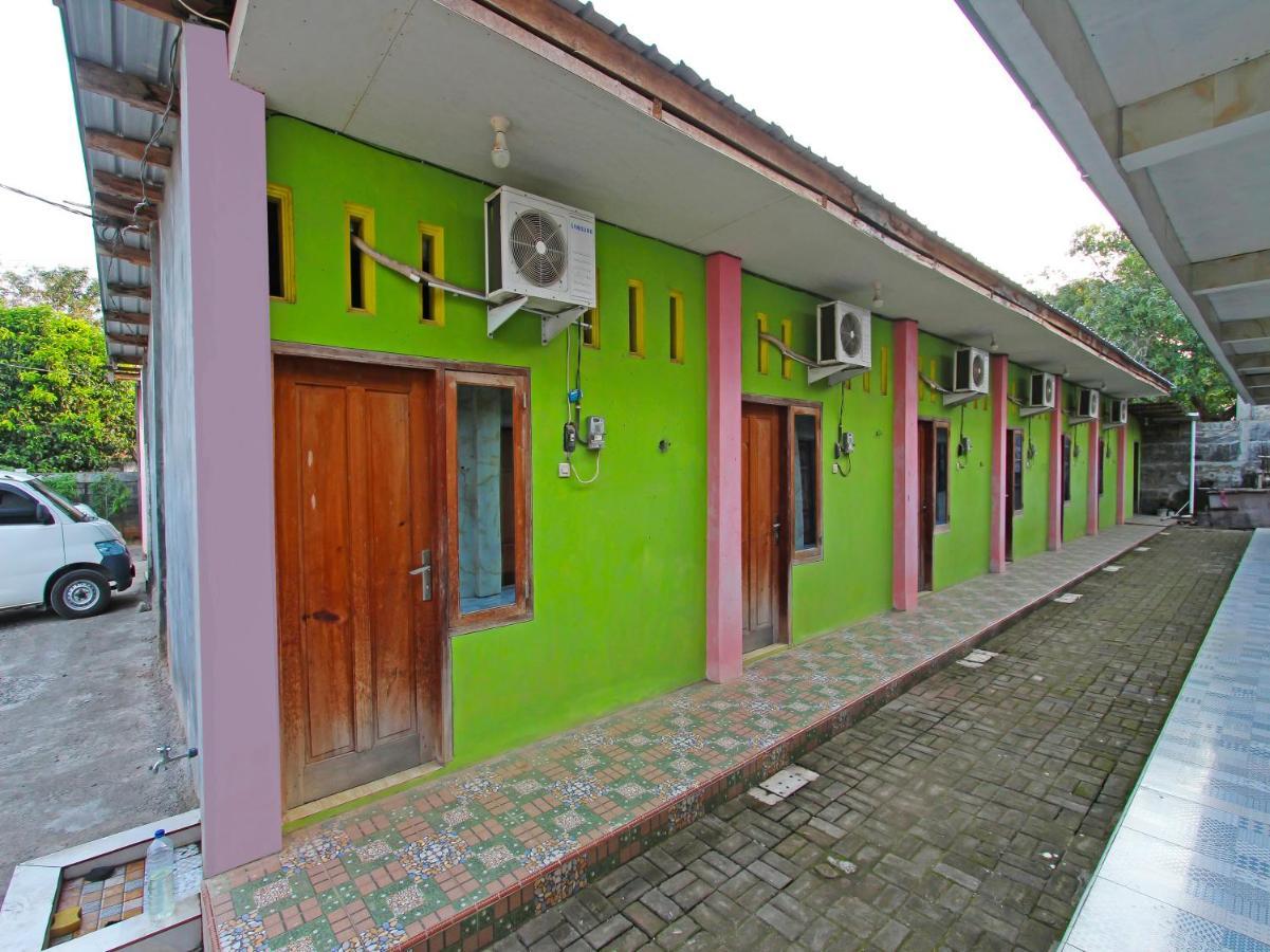 Oyo 91476 Srikaya Hotel 3 Pekalongan Buitenkant foto
