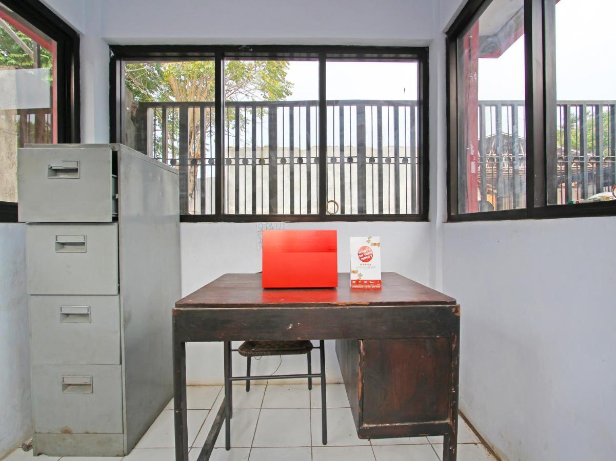 Oyo 91476 Srikaya Hotel 3 Pekalongan Buitenkant foto