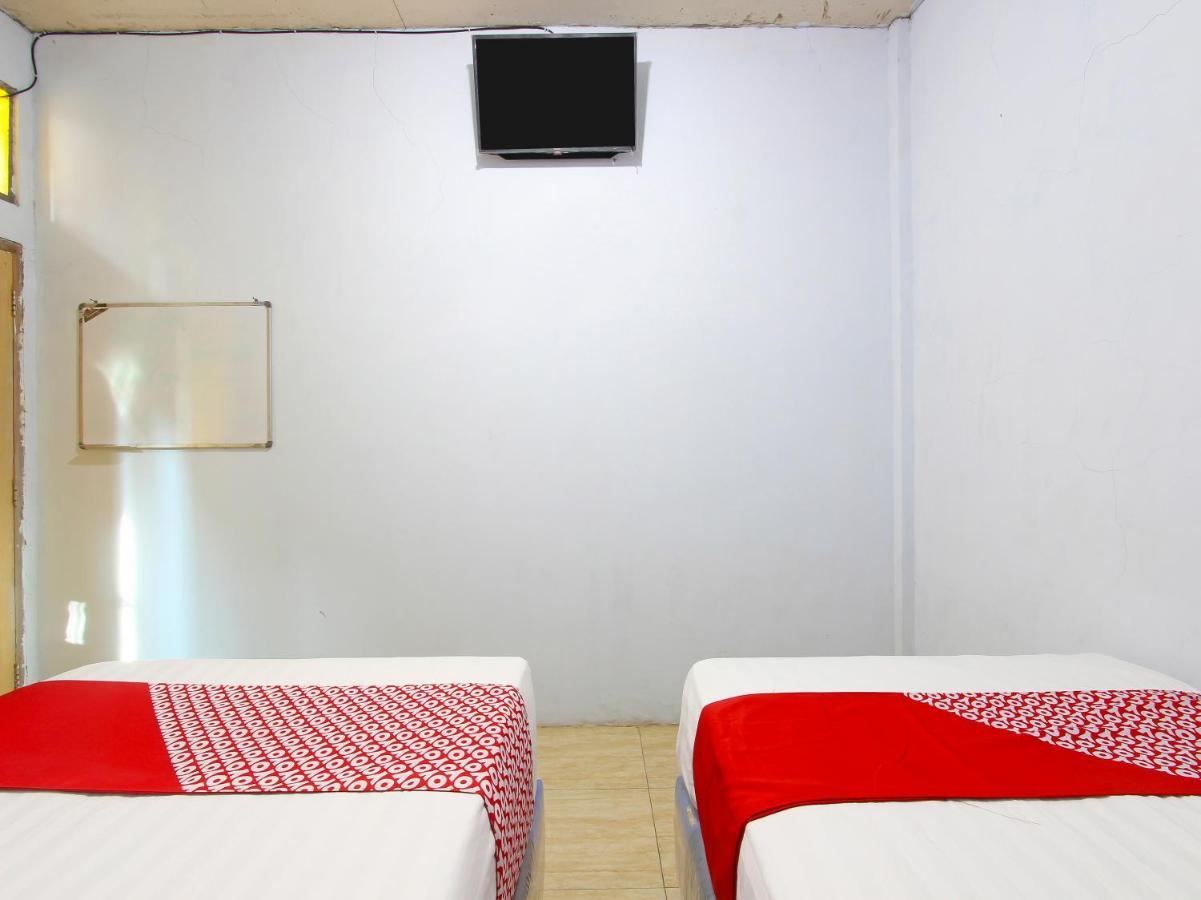 Oyo 91476 Srikaya Hotel 3 Pekalongan Buitenkant foto